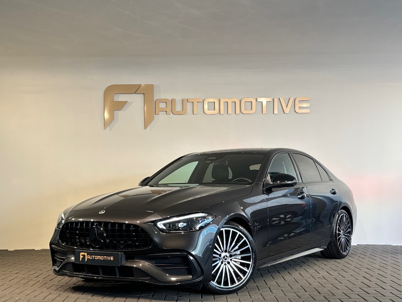 Mercedes-Benz C-klasse - 180 AMG Memory|Keyless|Night|360 Camera - AutoWereld.nl