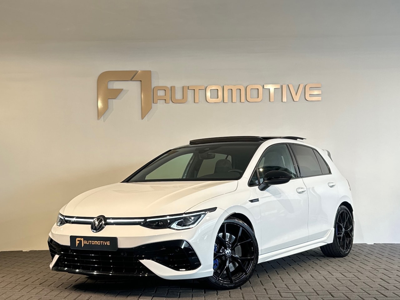 Volkswagen Golf - 2.0 TSI R 4M Performance Pano|H/K|Akra|Drift - AutoWereld.nl