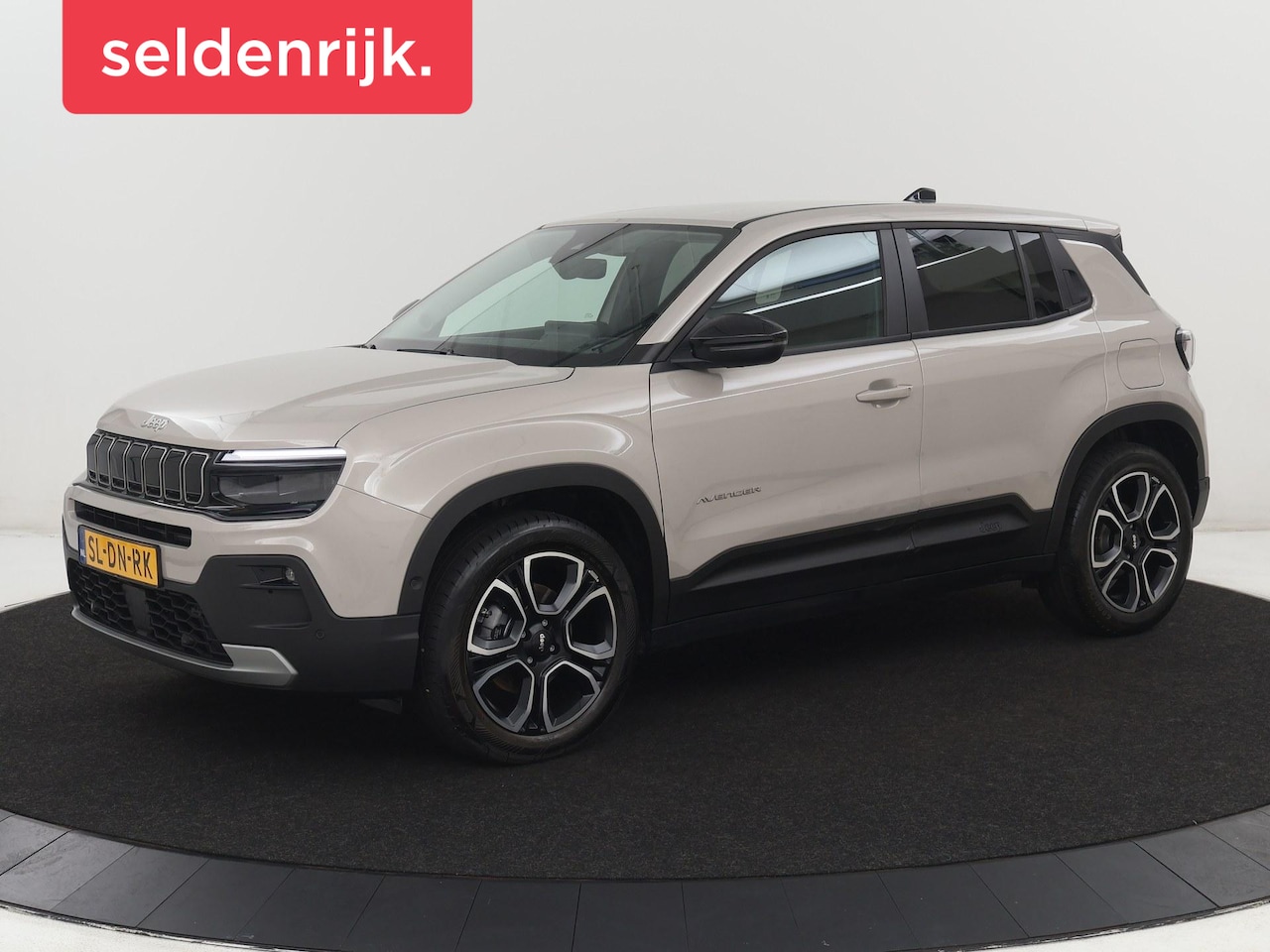 Jeep Avenger - Avenger 54 kWh | SOH 97,6% | 3 Fase | Carplay | Adaptive cruise | Camera | Half leer | LM - AutoWereld.nl