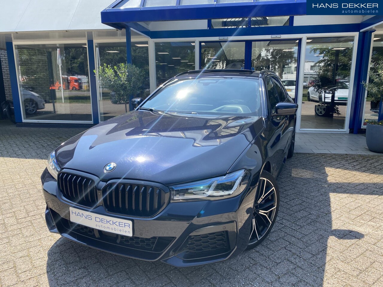 BMW 5-serie Touring - 530d High Executive Edition Pano / M-pakket / Luxe leder / Camera - AutoWereld.nl