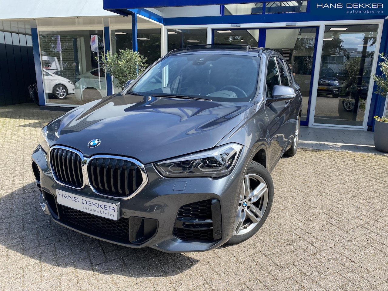 BMW X1 - sDrive18i High Executive M-Pakket / Pano / Stoelverwarming / Camera - AutoWereld.nl