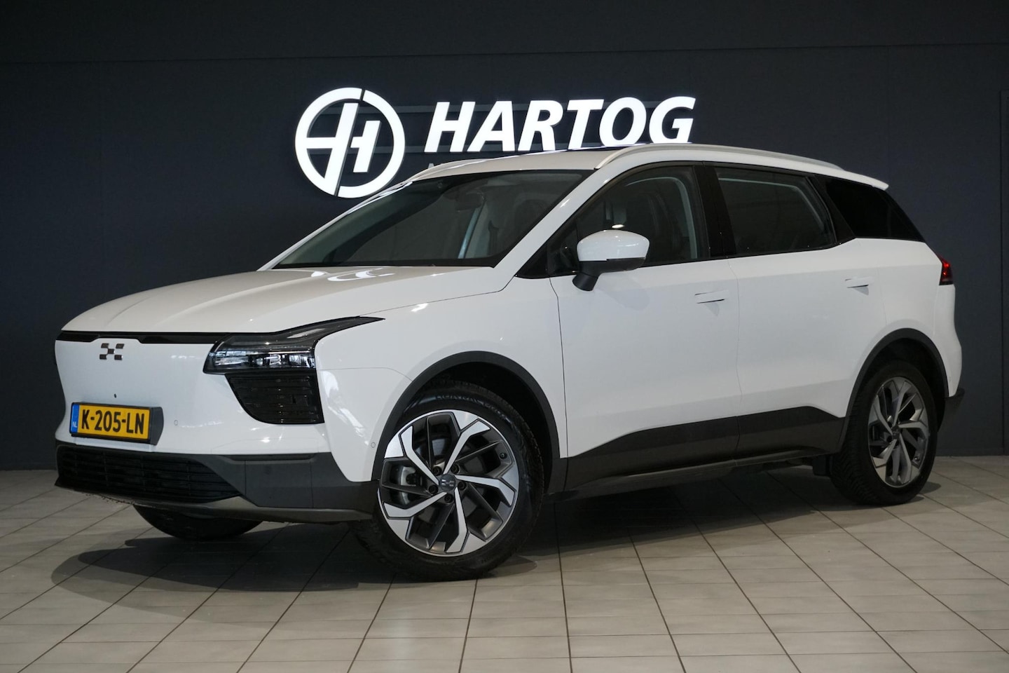 Aiways U5 - 63kWh Premium + PANORAMA / LEDER / ADAPTIVE CRUISE / 360 CAMERA - AutoWereld.nl