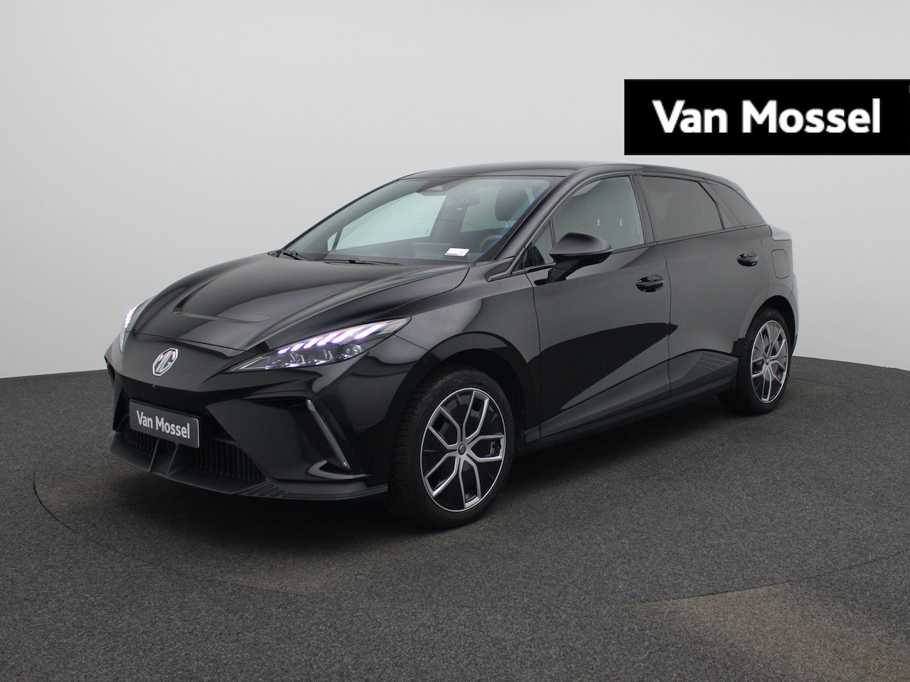 MG MG4 - 64 kWh Luxury | 360 Camera | Stoelverwarming | Stuurverwarming | Warmtepomp | LED koplampe - AutoWereld.nl