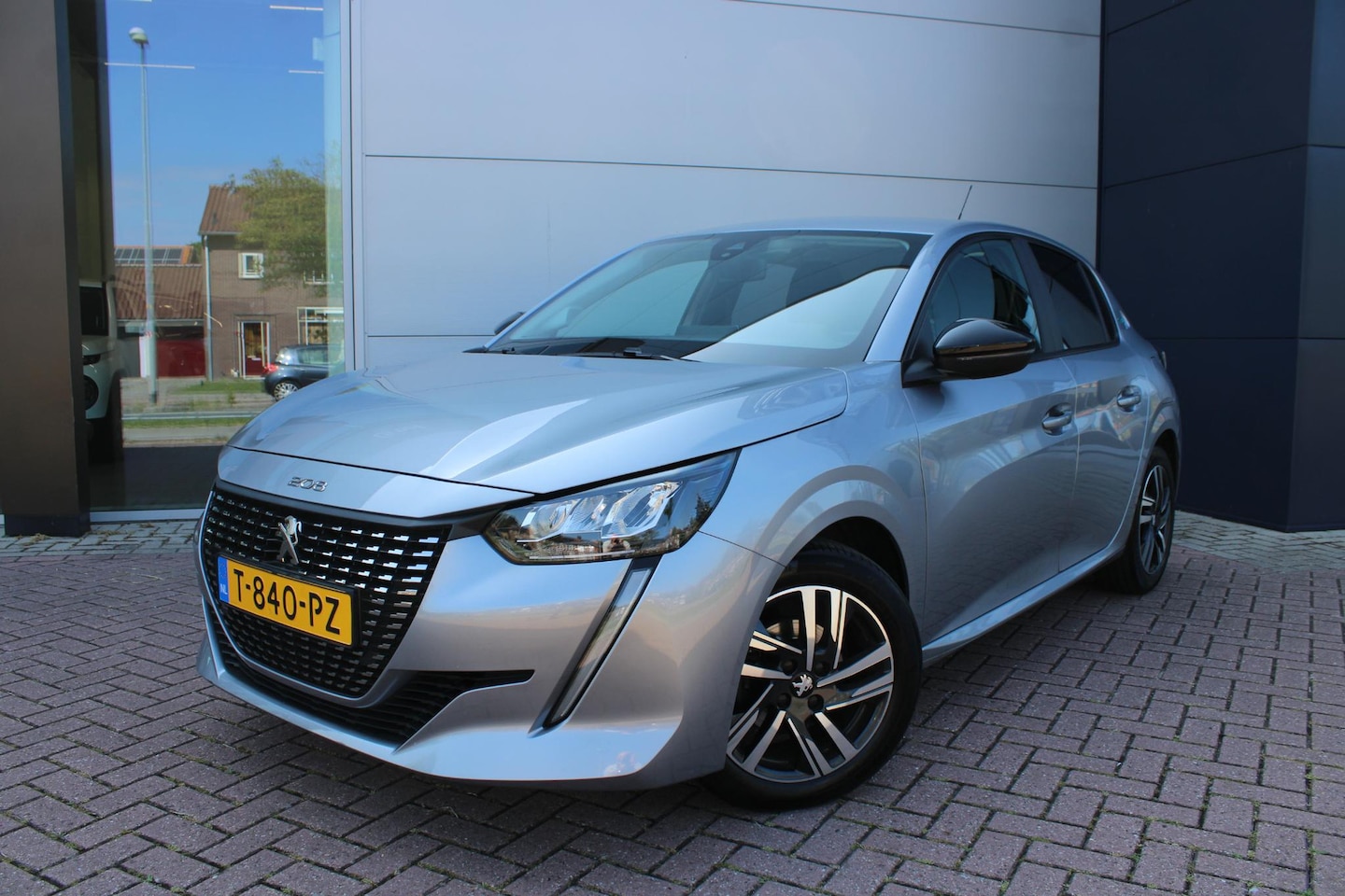 Peugeot 208 - 1.2 PureTech Style Airco Navi Camera Carplay Dealer onderhouden - AutoWereld.nl