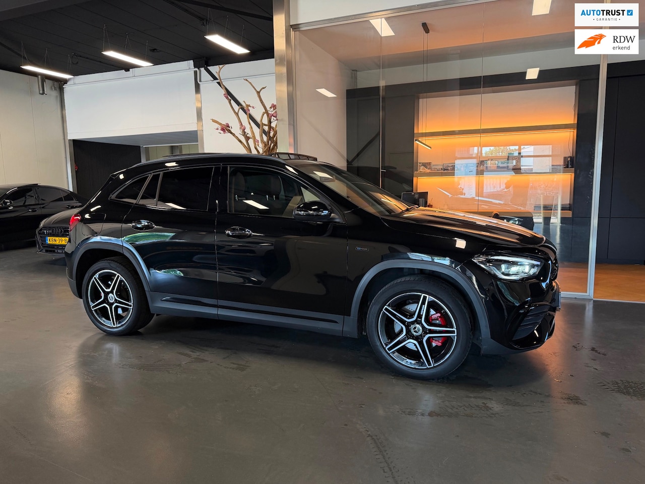 Mercedes-Benz GLA-Klasse - 250 e Amg night Panorama Memory Sfeerverlichting. - AutoWereld.nl