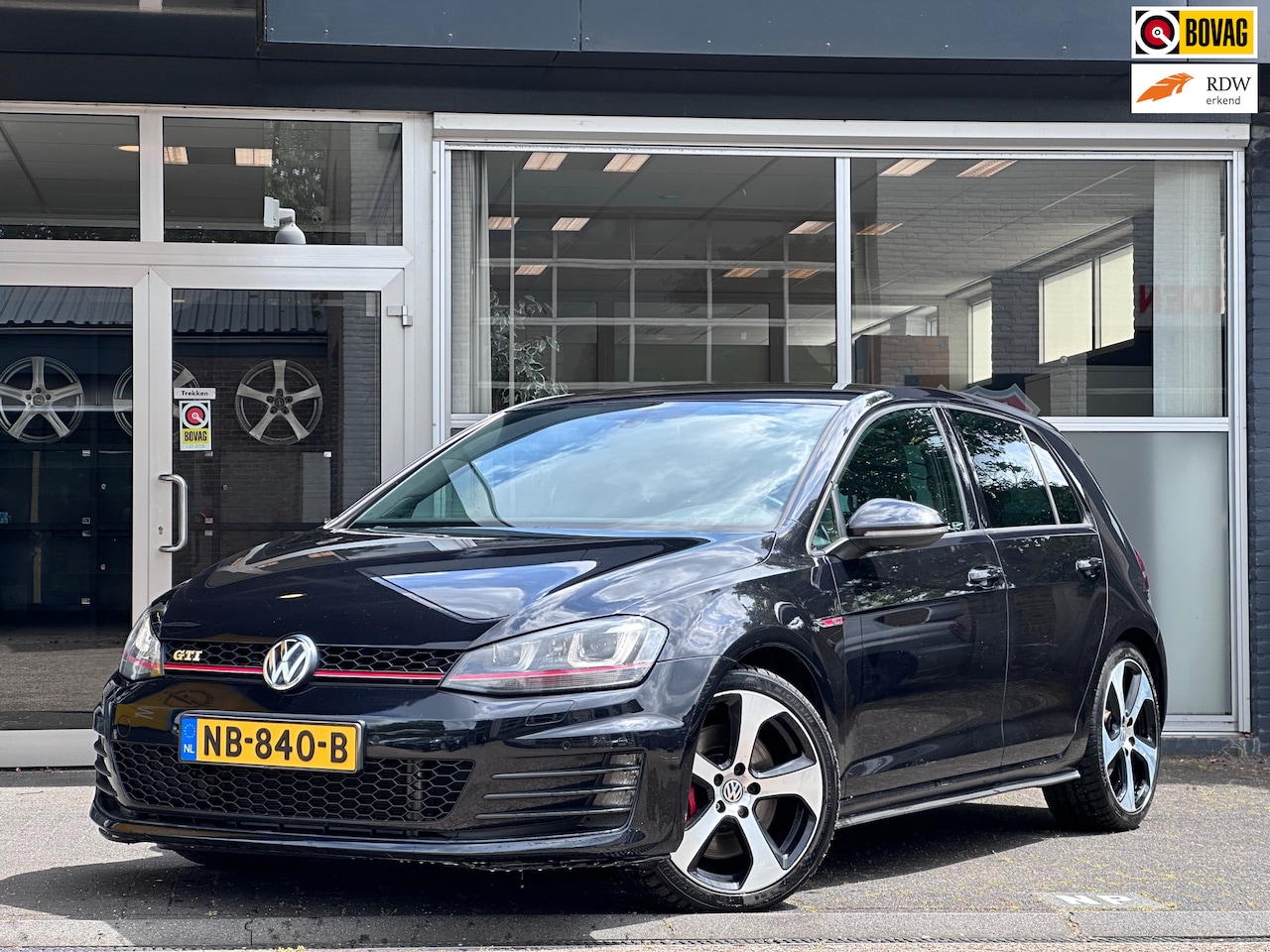 Volkswagen Golf - 2.0 TSI GTI NIEUWE MOTOR / AUTO / CLIMA / CRUISE / NAVI - AutoWereld.nl