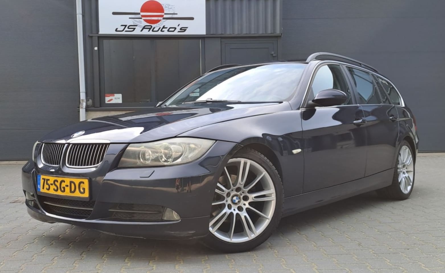 BMW 3-serie Touring - 325I Touring/Automaat/Xenon/Leder/Navi/193M 18'/Trekhaak/NAP - AutoWereld.nl