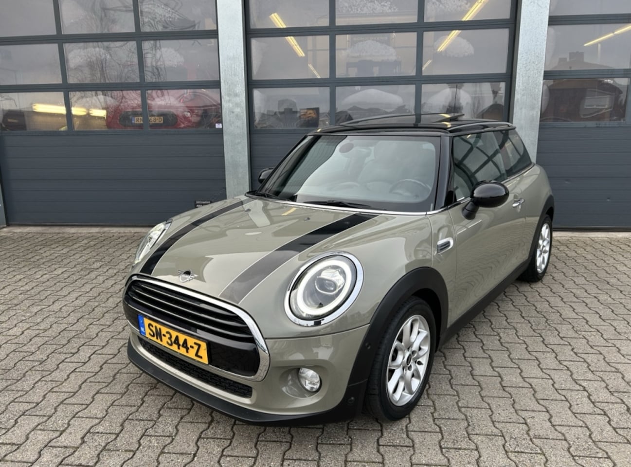 MINI 3-Deurs - Mini 1.5 136pk Automaat Cooper - AutoWereld.nl