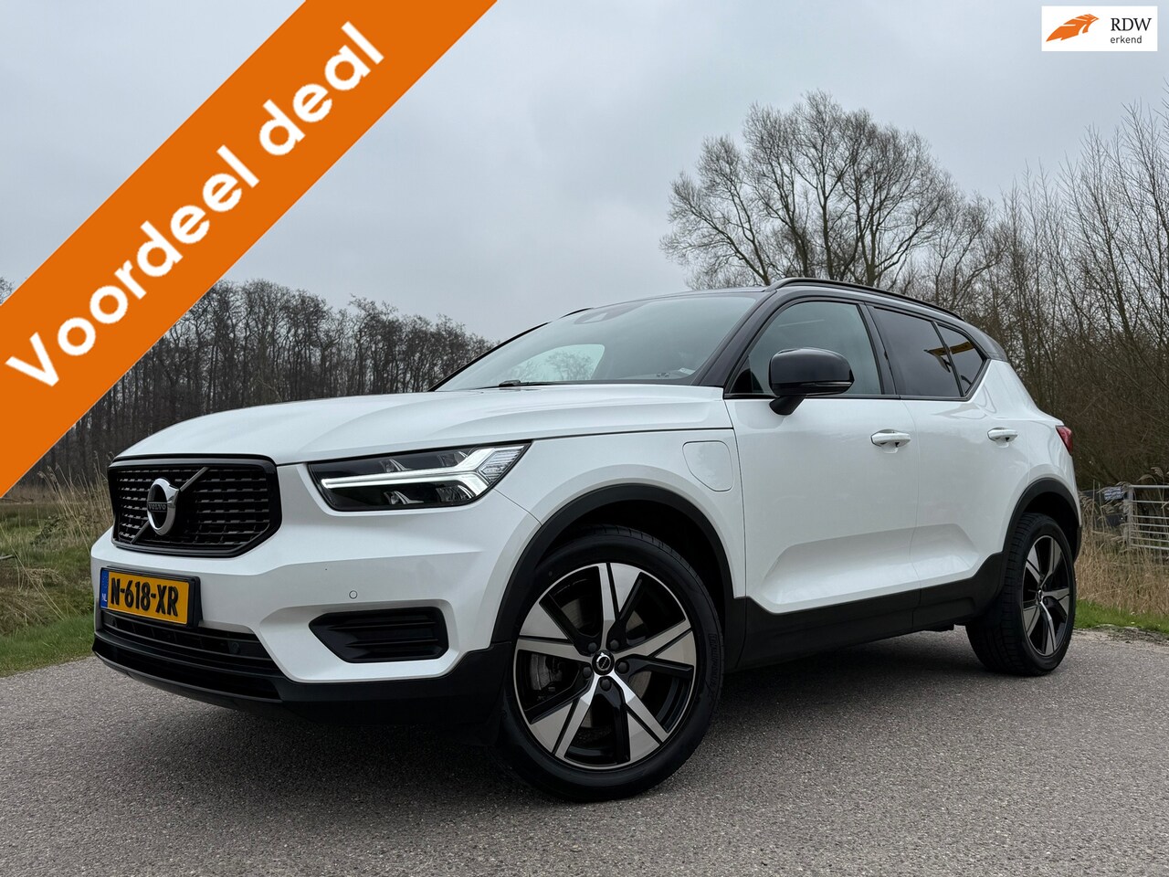 Volvo XC40 - 1.5 T4 Recharge R-Design Automaat / Panoramadak / Leder-Alcantara / Camera / Navi / 19" Ve - AutoWereld.nl