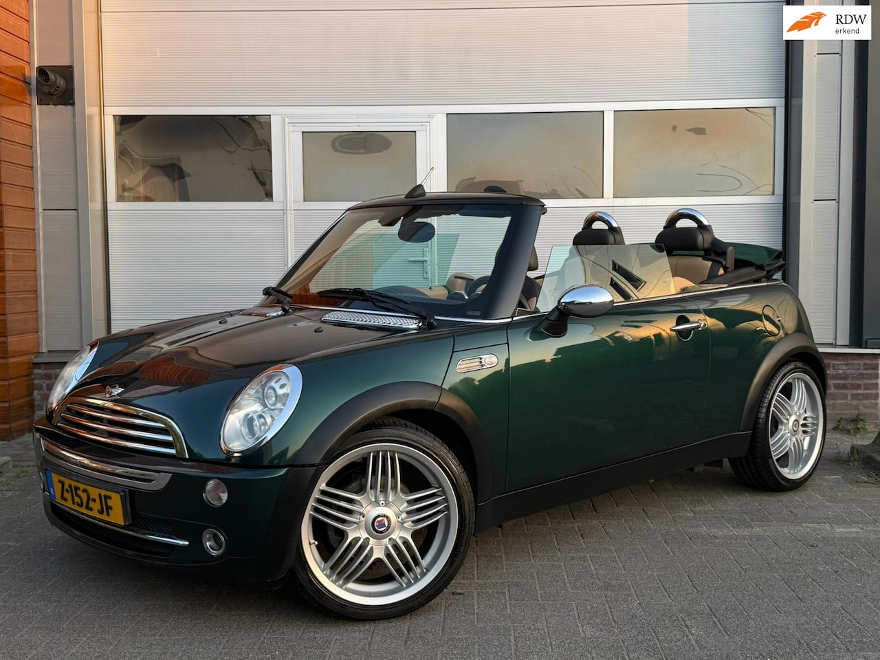 MINI Cabrio - 1.6 Cooper AUTOMAAT/AC/HARMANKARDON/CABRIO/APK - AutoWereld.nl