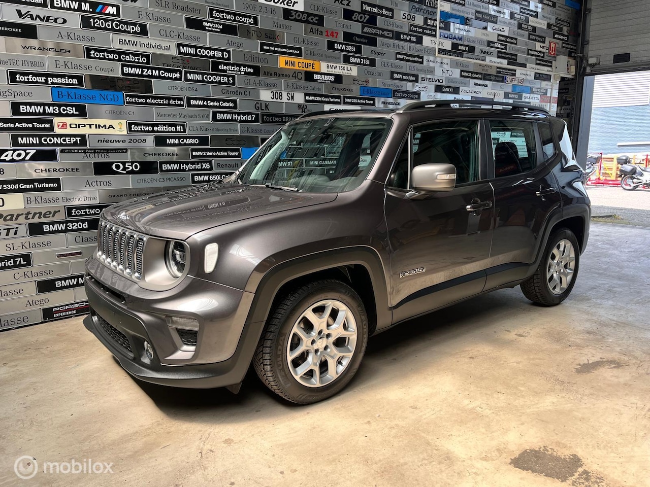 Jeep Renegade - 1.3T Limited Automaat, Pano, Apple Carplay - AutoWereld.nl