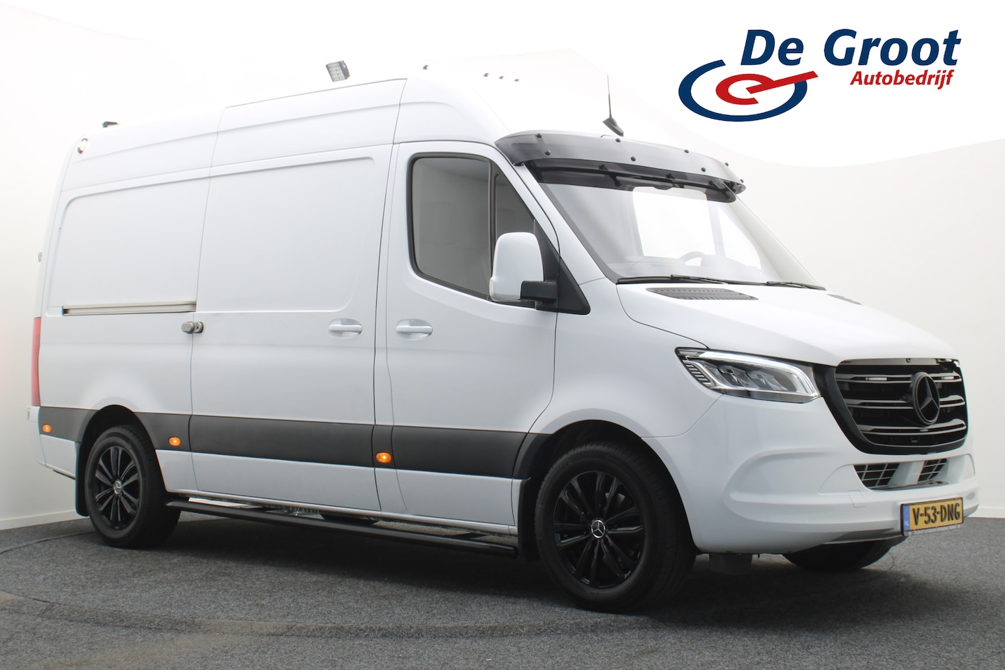 Mercedes-Benz Sprinter - 317 CDI L2H2 RWD 3-Zits, Trekhaak 3500KG, LED, Zonneklep, Camera, Apple Carplay, 18" - AutoWereld.nl