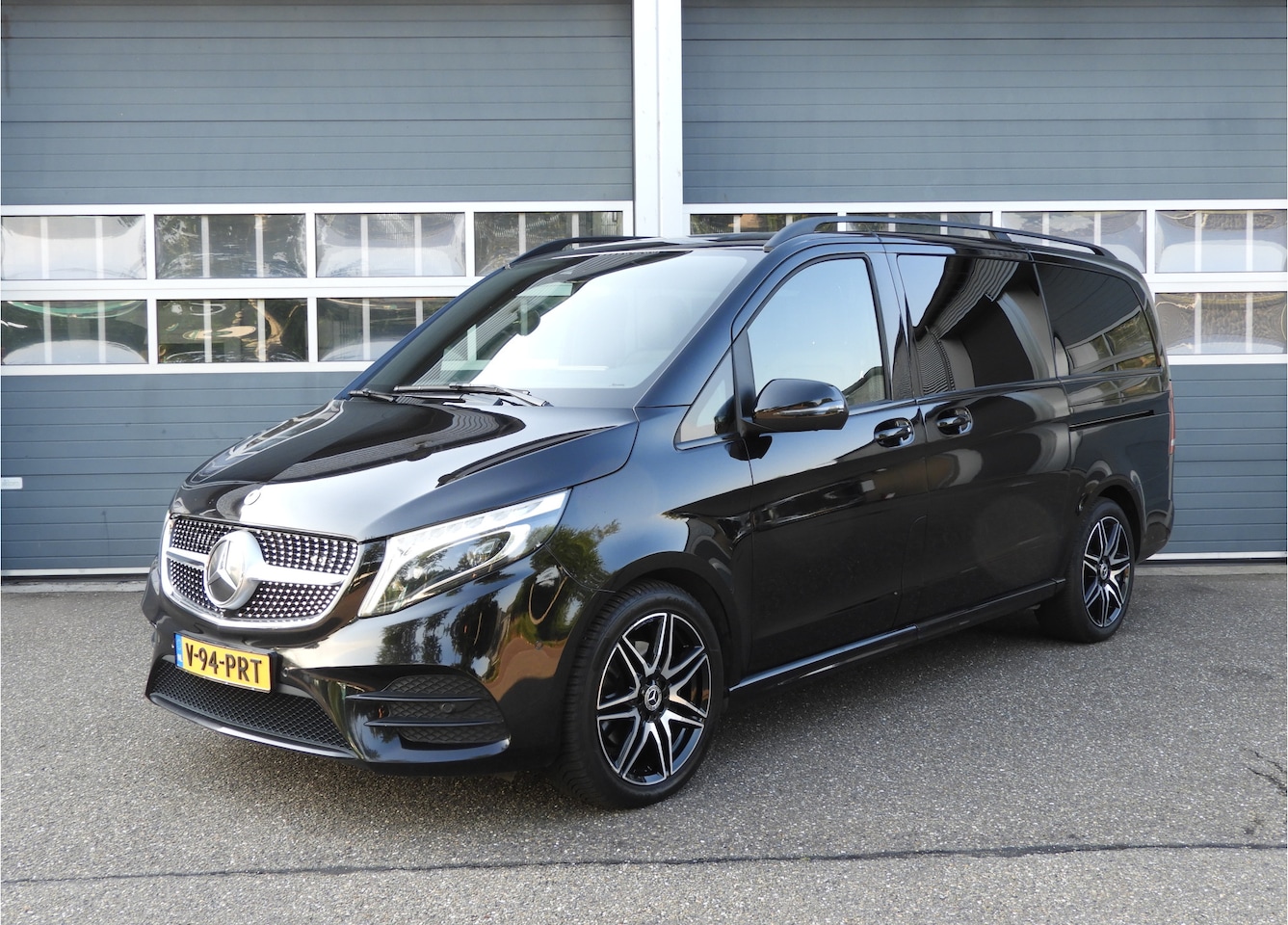 Mercedes-Benz V-klasse - 300d Lang DC Avantgarde AUT | AMG | 360° CAMERA | TREKHAAK | MBUX | LED - AutoWereld.nl