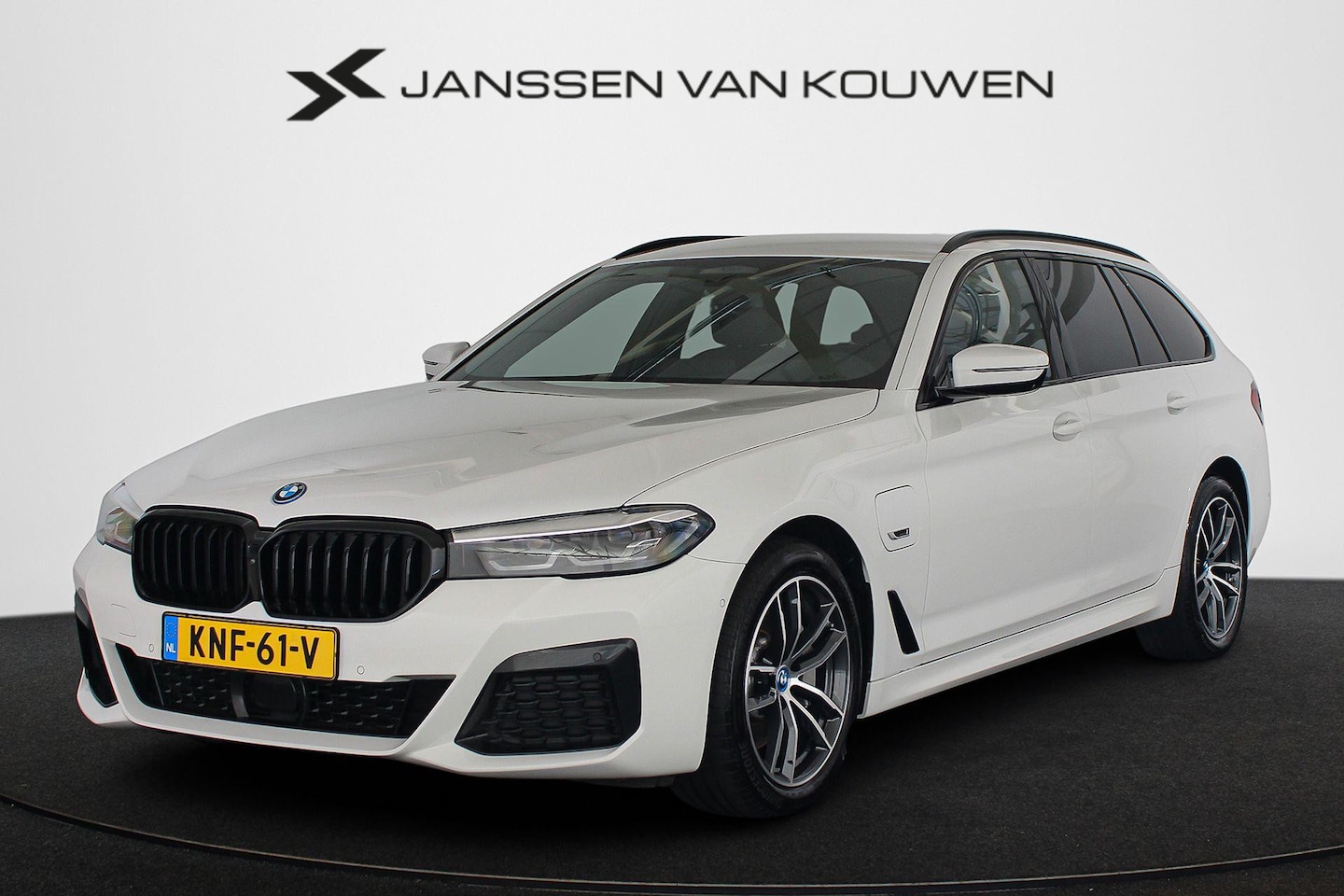BMW 5-serie Touring - 530e M Sport Trekhaak Adaptieve Cruise Control 360 Camera - AutoWereld.nl