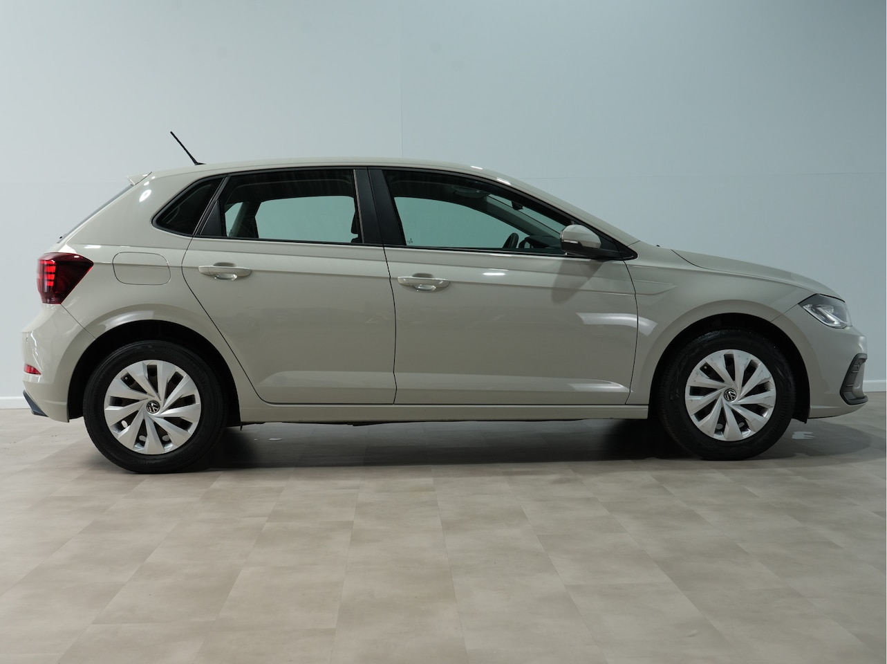 Volkswagen Polo - 1.0 TSI Polo | Ascot grey | LED | PDC v+a | Cruise Joep klant voor, bellen bij binnenkomst - AutoWereld.nl
