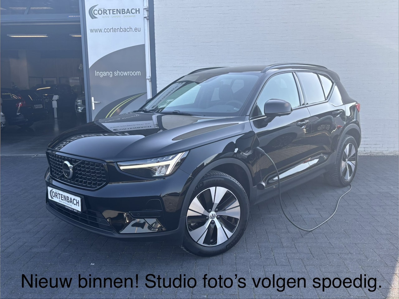 Volvo XC40 - 1.5 T4 Plug-in hybrid Plus Dark | Zwenkbare trekhaak | Adaptieve cruise | Memory | Haman K - AutoWereld.nl