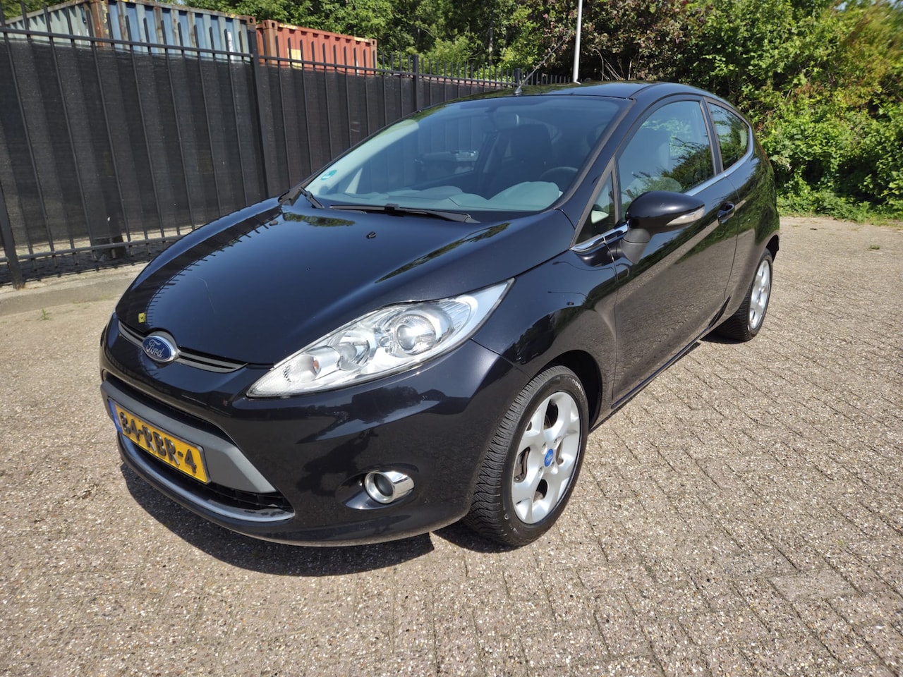 Ford Fiesta - 1.25 Titanium Airco/StrBkr/LMV - AutoWereld.nl