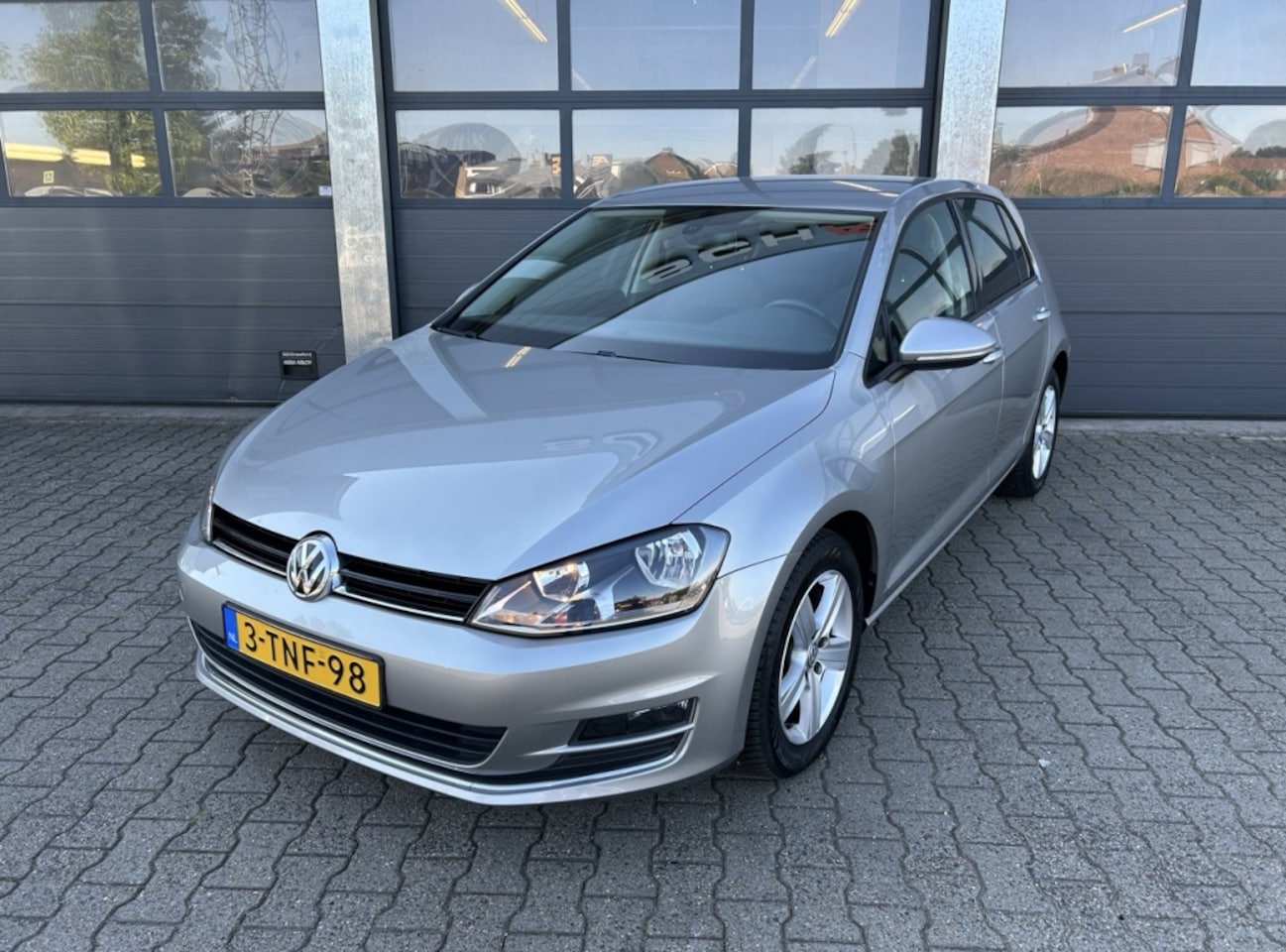 Volkswagen Golf - 1.2 TSI 105pk BMT 5D Highline - AutoWereld.nl