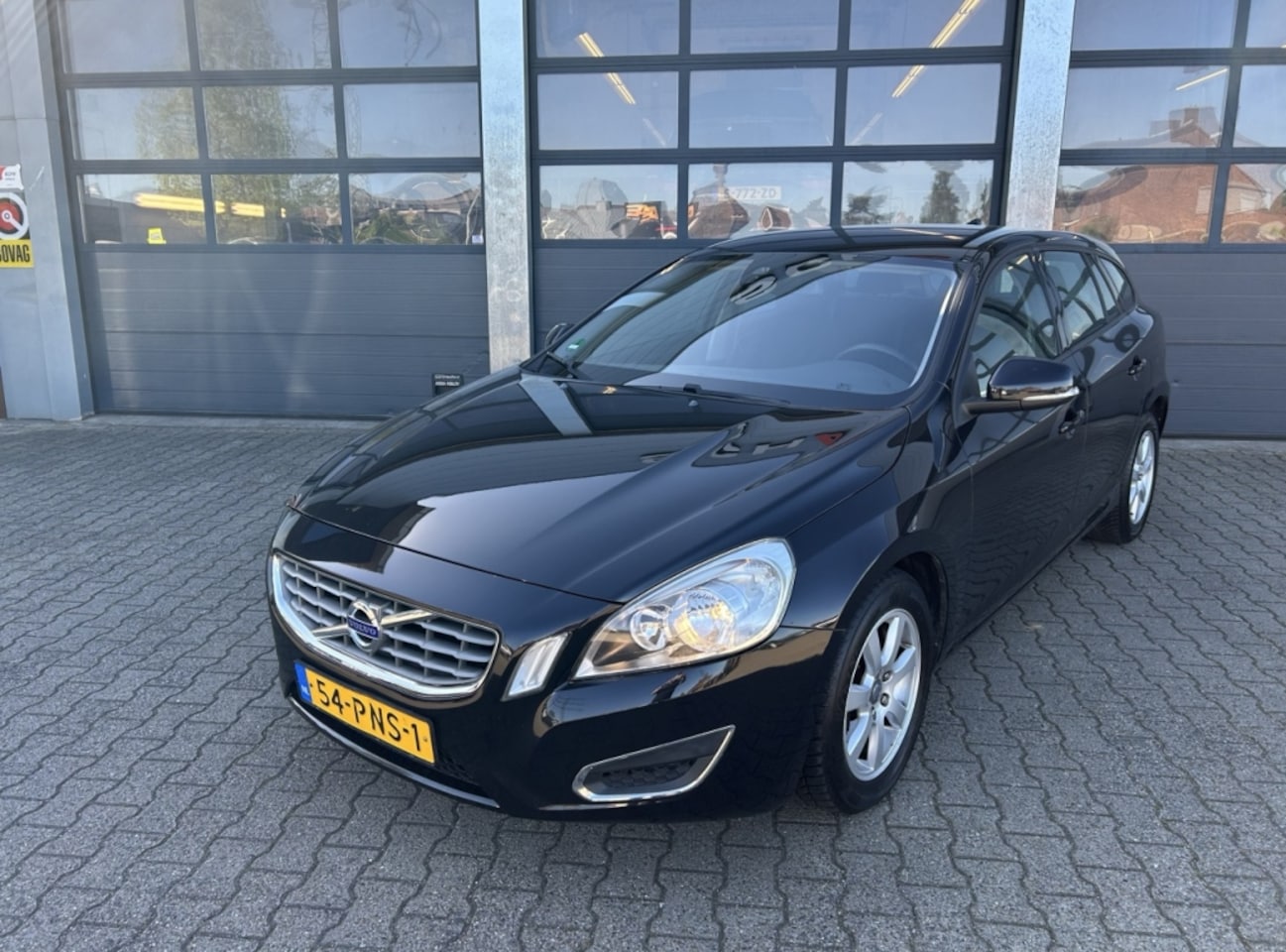 Volvo V60 - T4 180pk Powershift Eco-Cruise - AutoWereld.nl