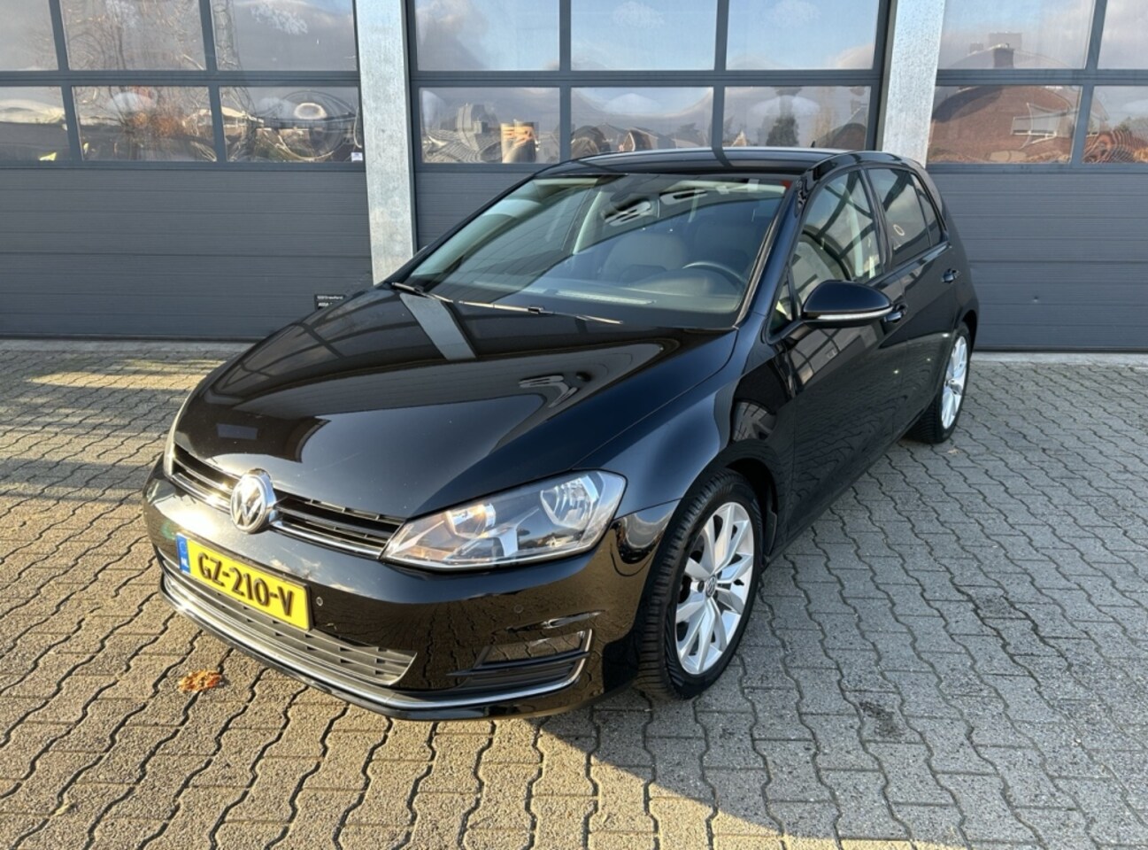 Volkswagen Golf - 1.2 TSI 110pk BMT 5D Highline - AutoWereld.nl