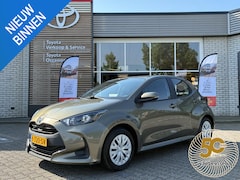 Toyota Yaris - 1.5 VVT-i 125PK ACTIVE TREKHAAK 850KG TREKGEW AIRCO APPLE/ANDROID ALL-SEASONS CAMERA BLUET