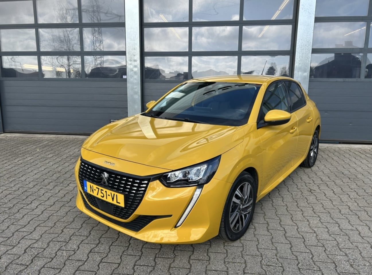Peugeot 208 - 1.2 PureTech 100pk EAT8 Allure - AutoWereld.nl