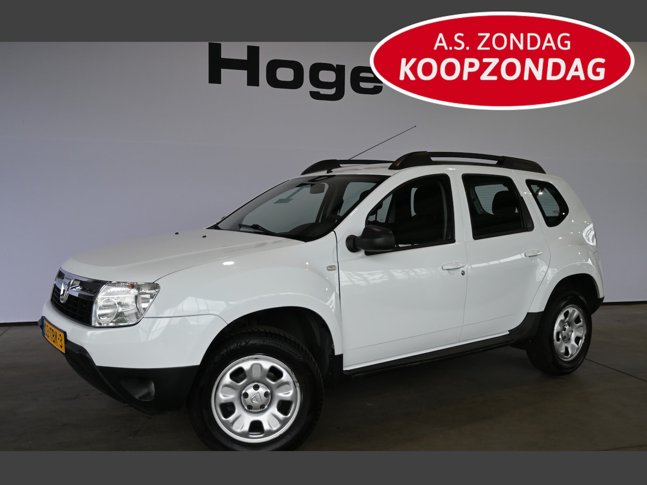 Dacia Duster - 1.6 Lauréate 2wd NAP Airco Trekhaak Goed Onderhouden Inruil Mogelijk! - AutoWereld.nl