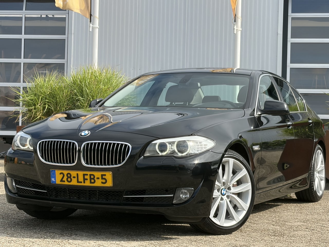 BMW 5-serie - 528i High Executive 259pk | Audio-navigatie full map | Bi-xenon koplampen | Cruise control - AutoWereld.nl