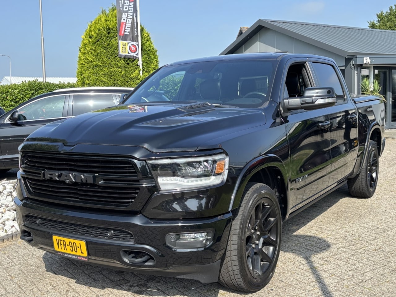 Dodge Ram 1500 - 5.7 V8 4X4 Dubbel Cabine Zwart 2020 MARGE Black Edition - AutoWereld.nl