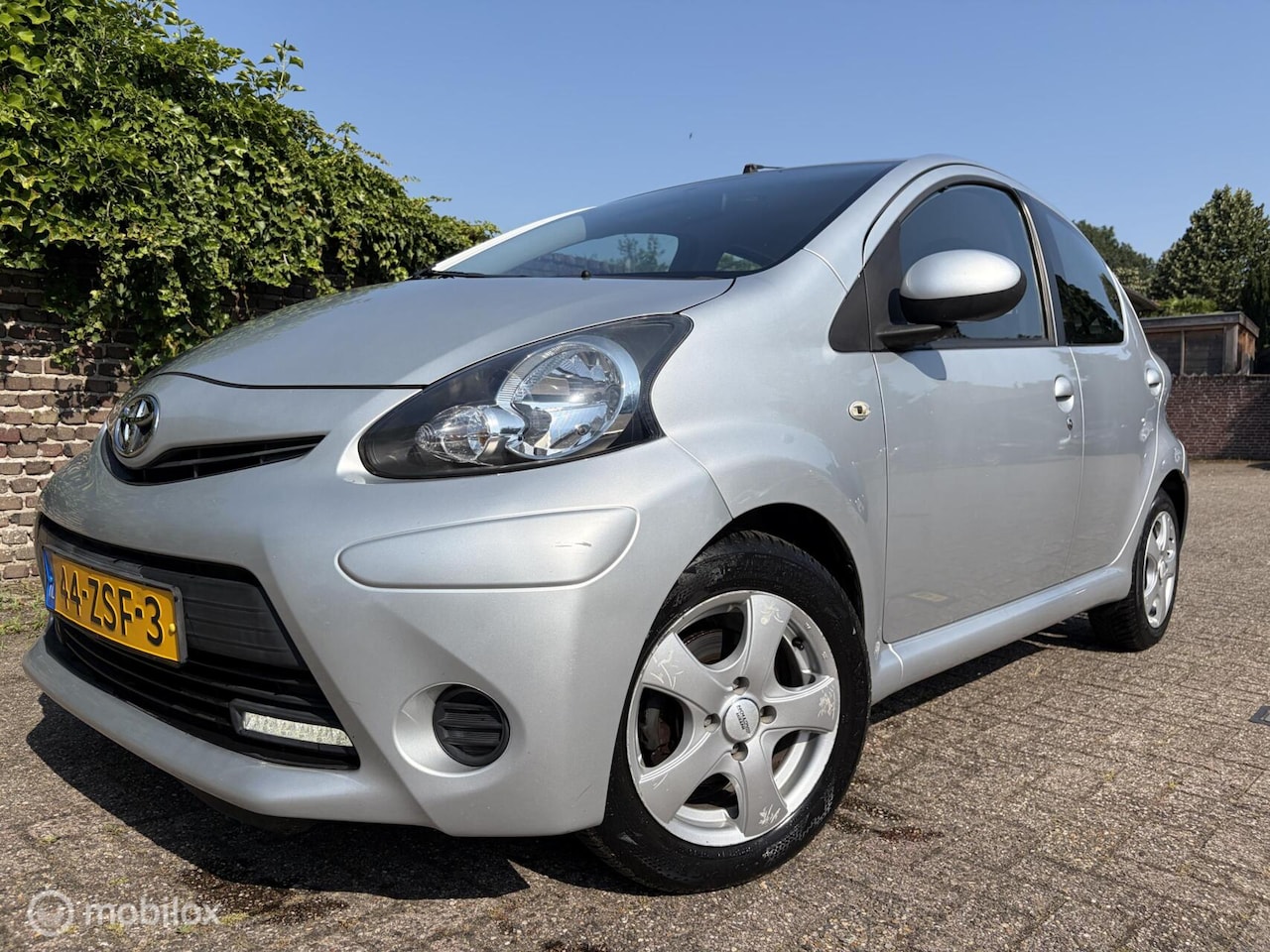 Toyota Aygo - 1.0 VVT-i Aspiration AUTOMAAT / AIRCO / 5 deuren - AutoWereld.nl