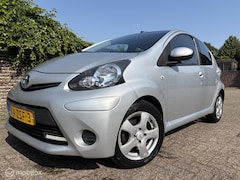 Toyota Aygo - 1.0 VVT-i Aspiration AUTOMAAT / AIRCO / 5 deuren