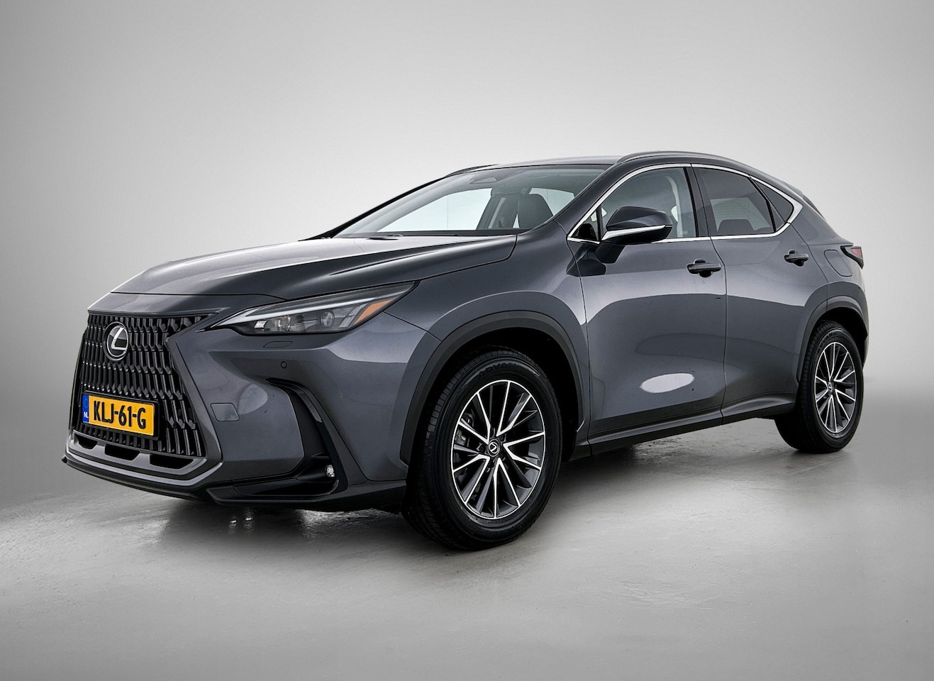 Lexus NX - 450h+ AWD Luxury Line | Stoel- en Stuurverwawrming | Trekhaak 1.500 kg | Elektrische Achte - AutoWereld.nl