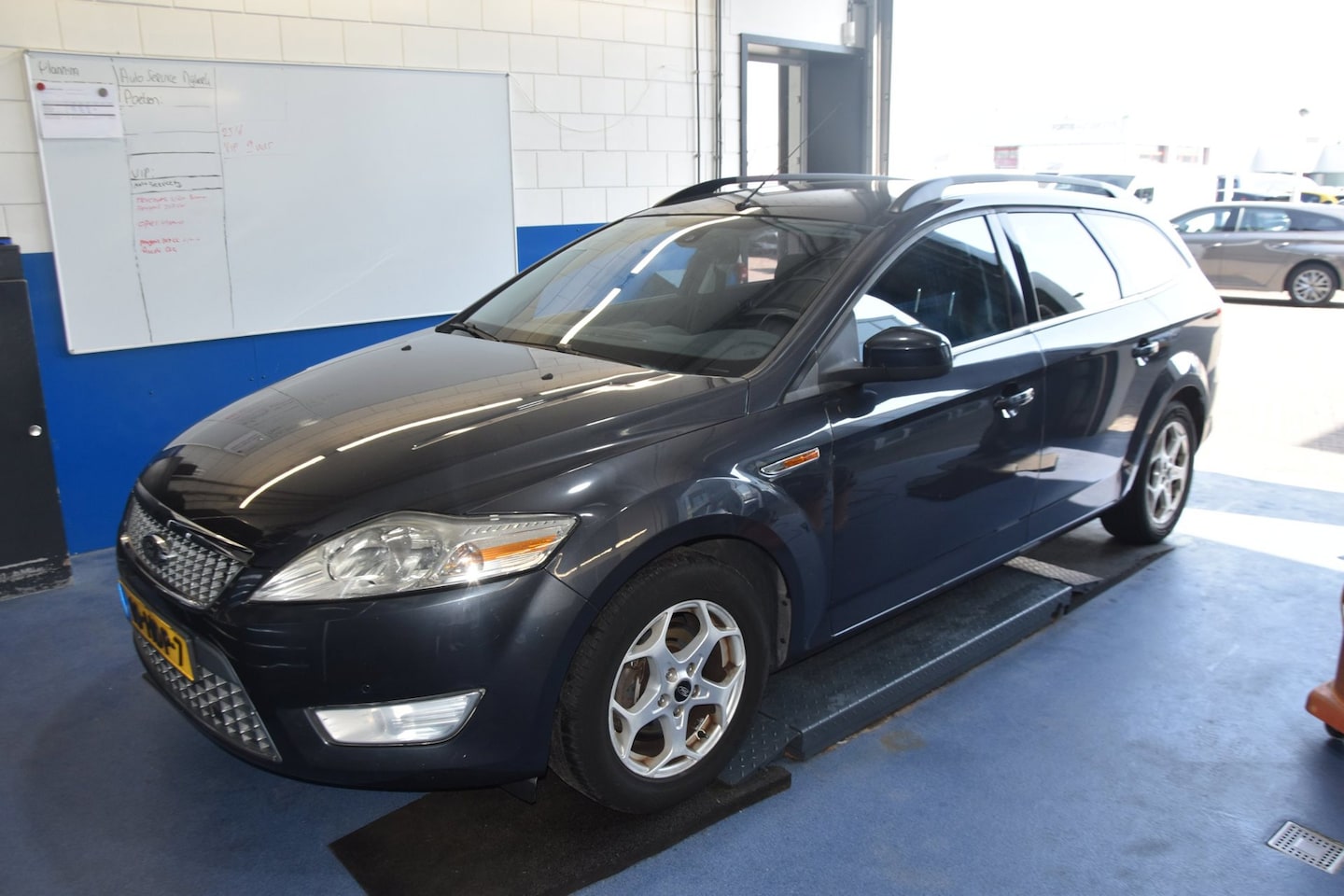 Ford Mondeo Wagon - 2.0-16V Titanium Airco Pdc Nav. Trekhaak Nette Auto - AutoWereld.nl