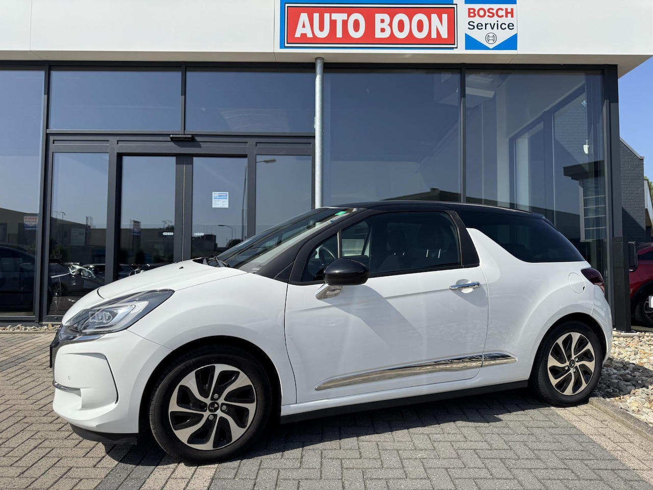 Citroën DS3 - 1.2 82PK SO CHIC 2-TONE NAVI/P-CAM/CLIMA/LED/2XPDC /LMV/MEDIA/BTA/P-GLAS/KUIPZETELS - 2 EI - AutoWereld.nl