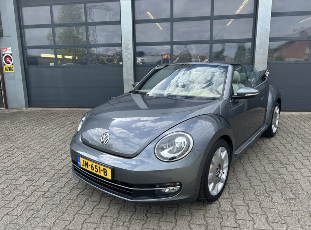 Volkswagen Beetle Cabriolet - 1.2 TSI 105PK DSG Design - AutoWereld.nl