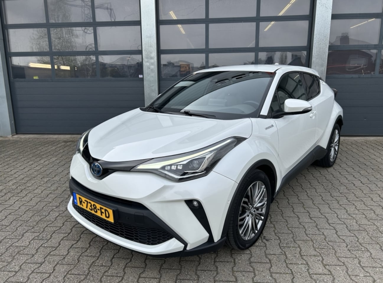 Toyota C-HR - 2.0 Hybrid 184pk CVT Executive - AutoWereld.nl