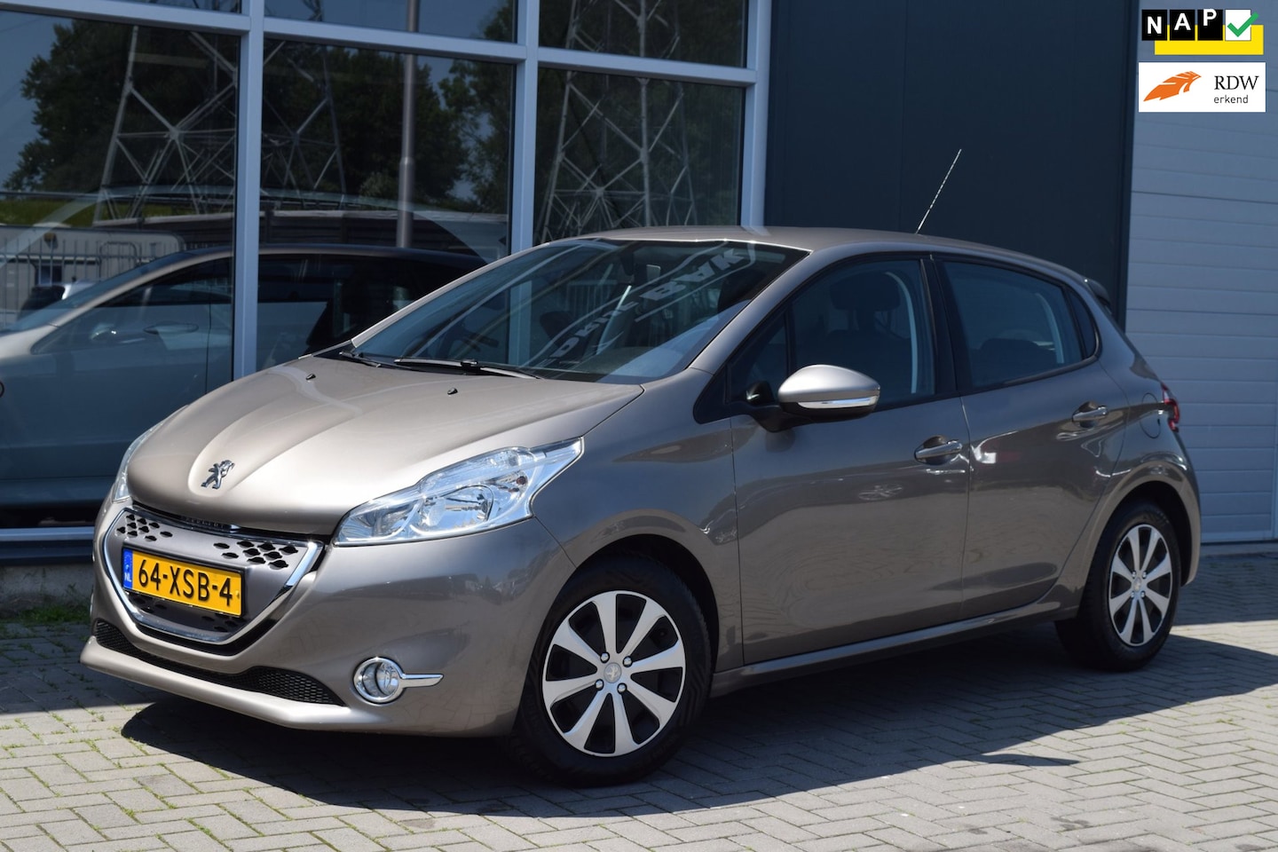 Peugeot 208 - 1.4 e-HDi Blue Lease | Automaat | Airco | NAP + APK 6-2027 - AutoWereld.nl