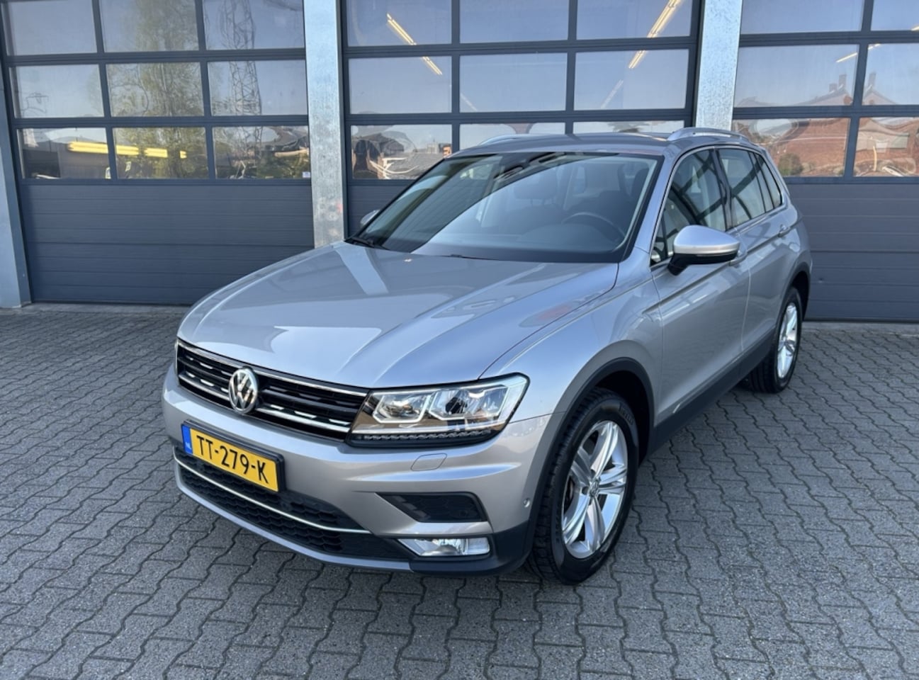 Volkswagen Tiguan - 2.0 TSI 180pk 4Motion DSG Highline - AutoWereld.nl