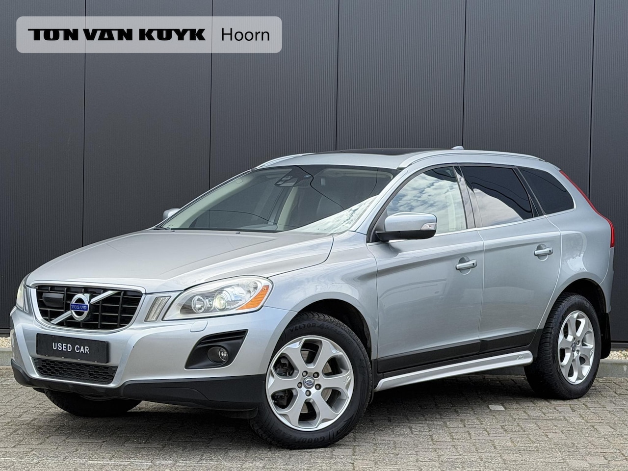 Volvo XC60 - 3.0 T6 AWD Summum / Pan dak / Standkachel / mobility line/ Four C / Dynaudio / driver supp - AutoWereld.nl