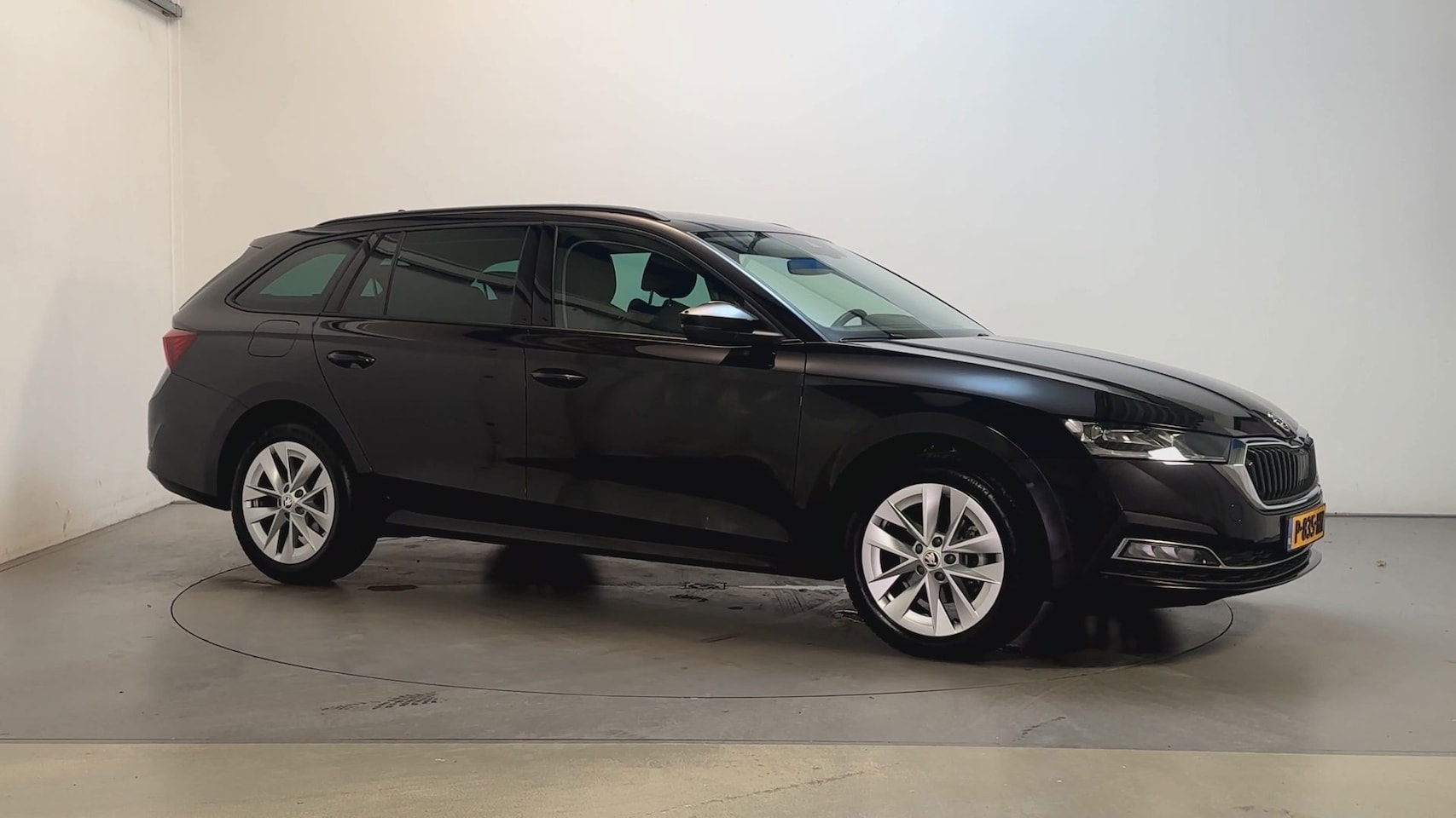 Skoda Octavia Combi - 1.5 e-TSI DSG 150pk Business Edition Plus Stoelverwarming Parkeersensoren Adaptive Cruise - AutoWereld.nl