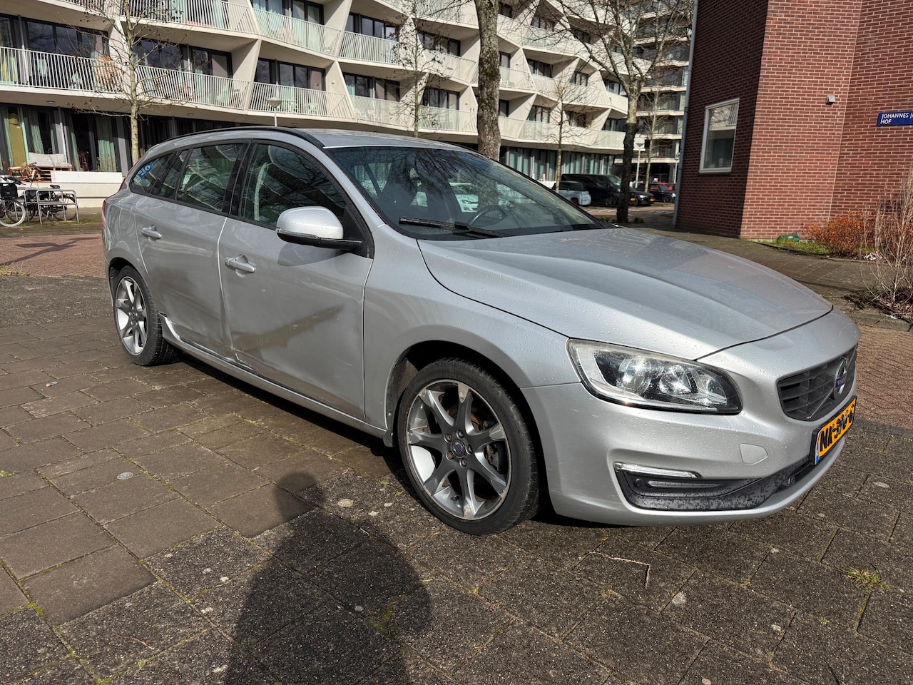Volvo V60 - 2.0 D3 R-Design Euro 6 Cruise Climate - AutoWereld.nl