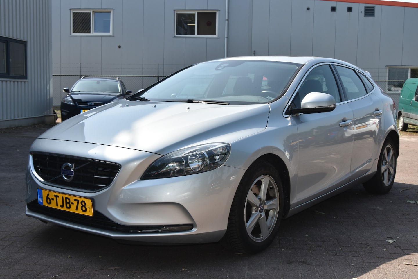 Volvo V40 - 1.6 T4 Momentum. Origineel Nederlands!! - AutoWereld.nl