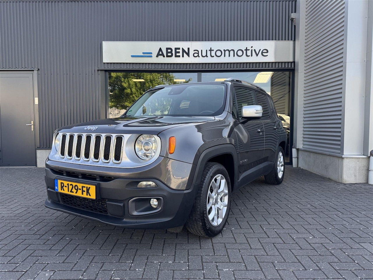 Jeep Renegade - 1.4 MultiAir Limited 1.4 MultiAir 140PK Limited (LEDER|NAVI|STOELVERW.|DAB) - AutoWereld.nl