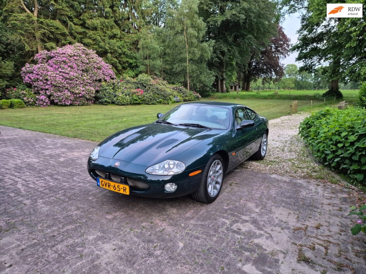 Jaguar XKR - 4.0 V8 Coupé - British Racing Green - Lage KM - Historie bekend - zeer mooi - AutoWereld.nl