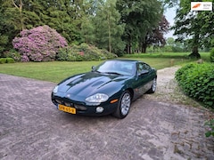 Jaguar XKR - 4.0 V8 Coupé - British Racing Green - Lage KM - Historie bekend - zeer mooi