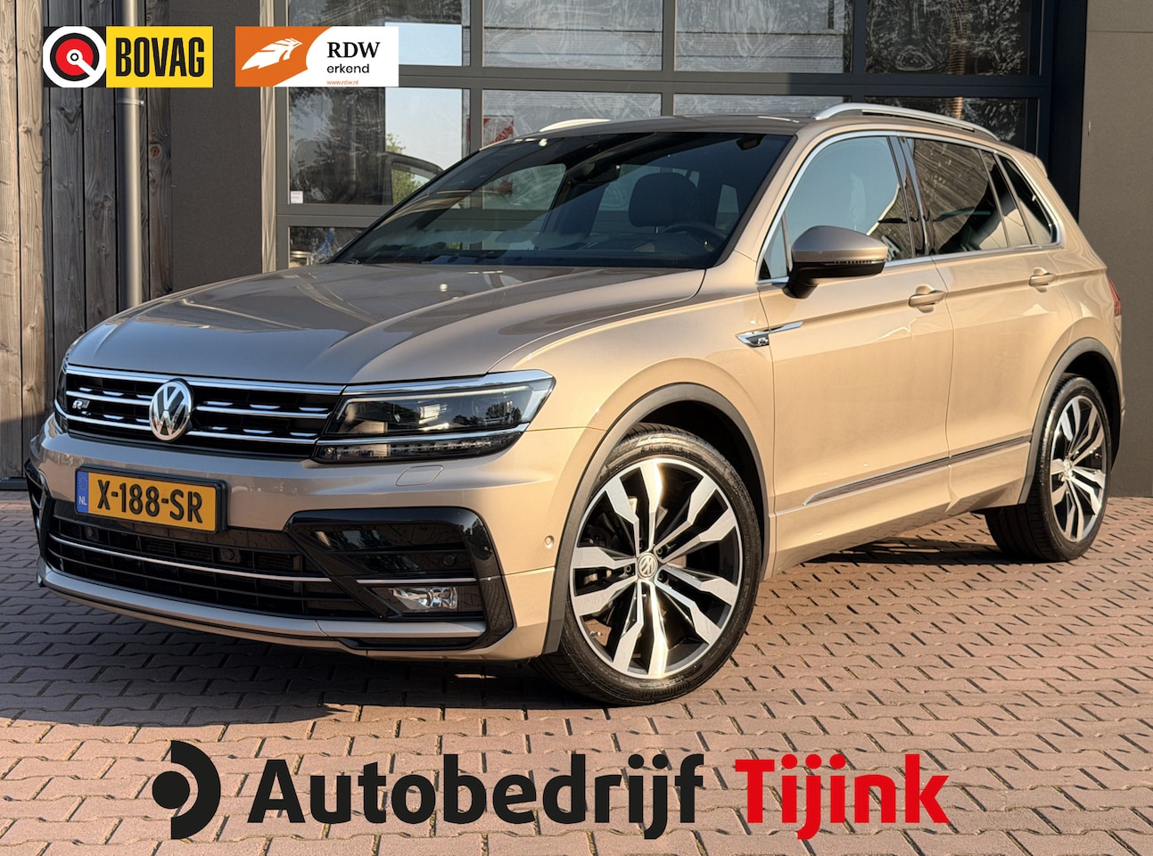 Volkswagen Tiguan - 2.0 TSI 4MOTION R-line | Pano | LED | Trekhaak | LMV 20" | ACC | App-connect | Elek. achte - AutoWereld.nl