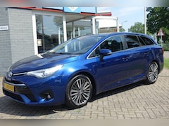 Toyota Avensis Touring Sports - 1.8 VVT-i 147pk Executive Business Premium | LEDER | CAMERA | TREKHAAK | NAVI