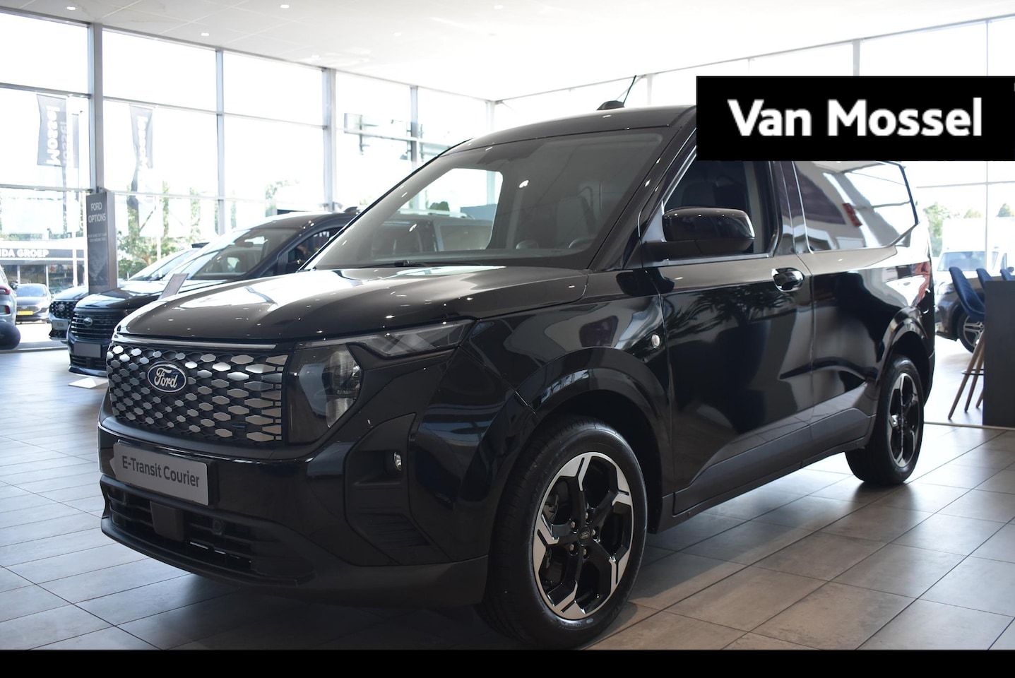 Ford E-Transit Cour. - Limited 44 kWh | Showroom Voorraad | 8% Korting Ford Nederland | Trekhaak | Laadvloerbesch - AutoWereld.nl