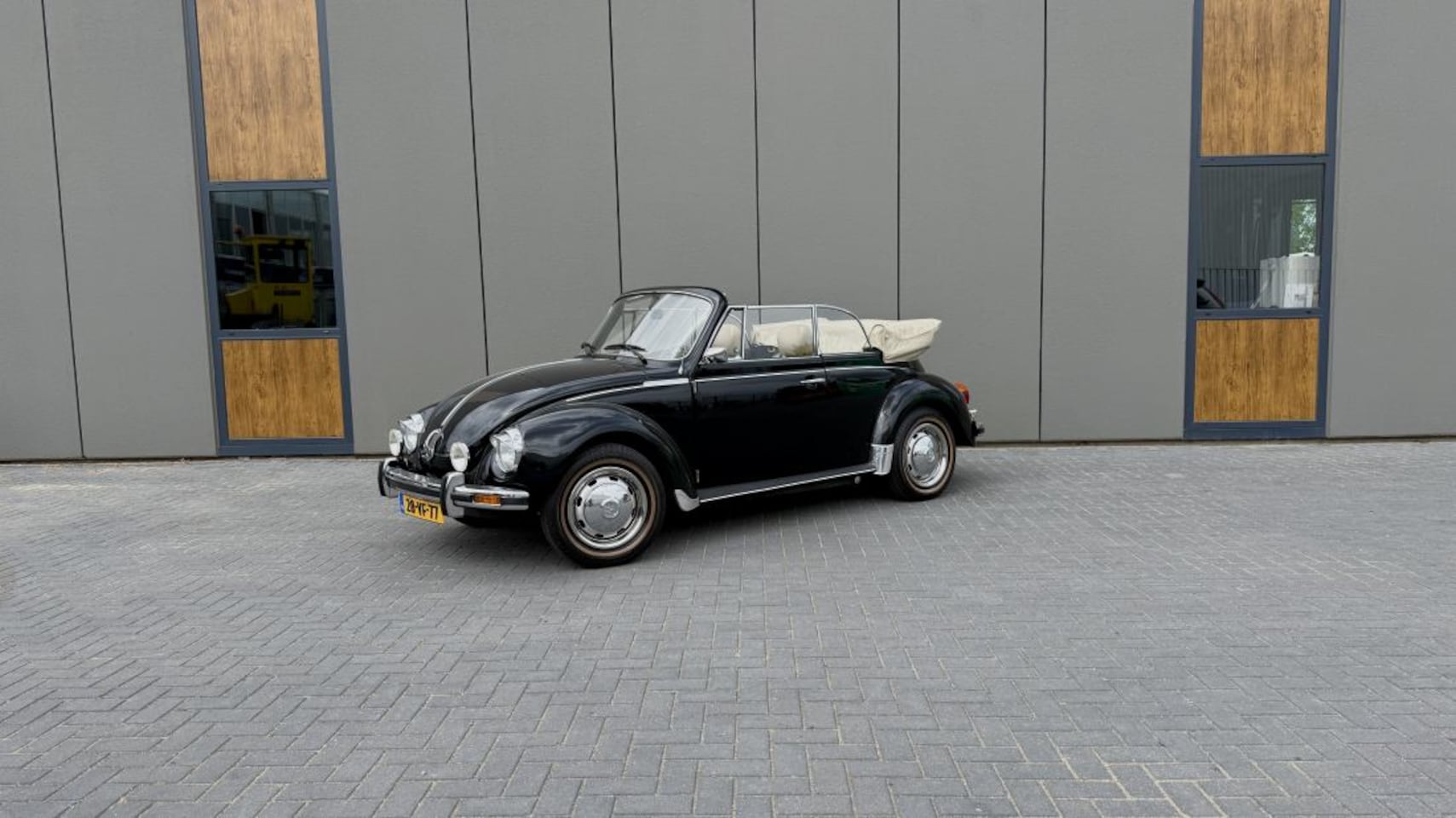Volkswagen Kever Cabriolet - 1303 - prachtige staat - AutoWereld.nl