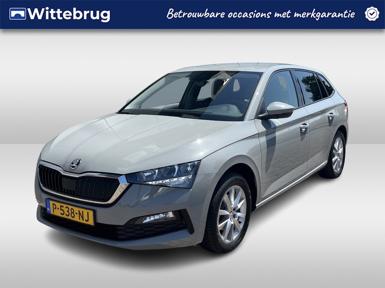 Skoda Scala - 1.0 TSI Ambition / CRUISE/ CLIMATE/ PARK. SENSOREN/ DAB/ SMARTLINK/ LED/ 16" LMV - AutoWereld.nl